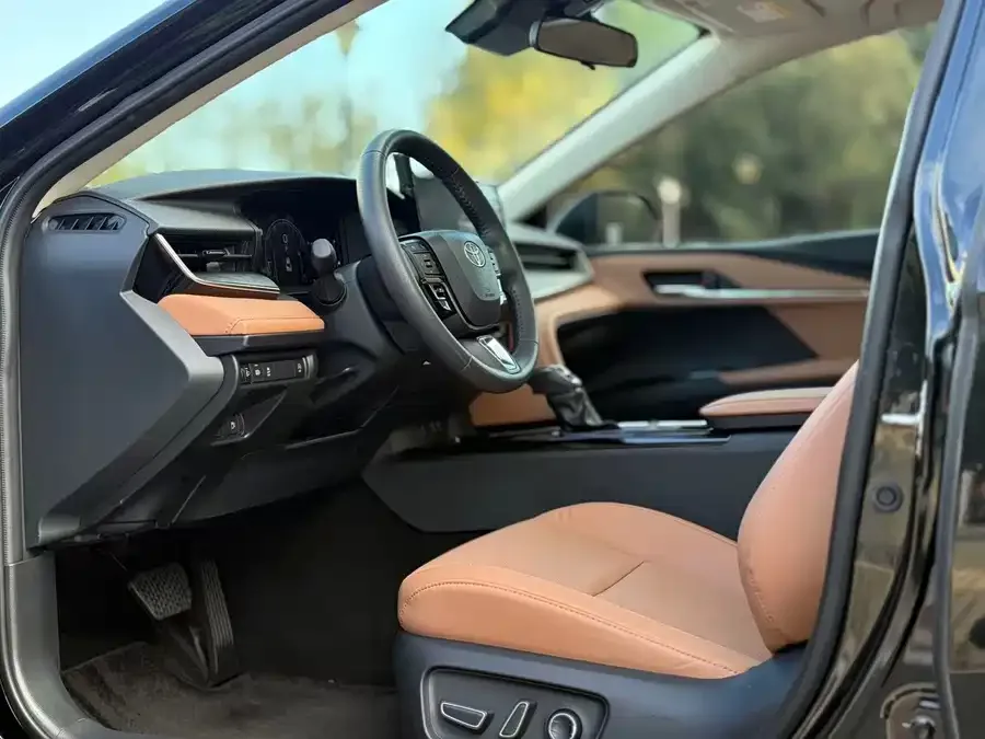 Toyota Camry Camry 2024 2.0GVP Deluxe Edition 2025 — миниатюра 2