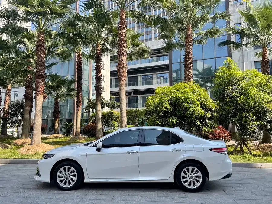 Toyota Camry Camry 2023 2.0G Deluxe Edition 2024 — миниатюра 4