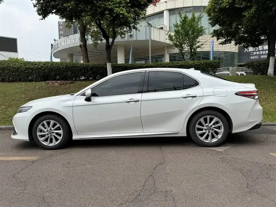 Toyota Camry Camry 2023 2.0G Deluxe Edition 2024 — миниатюра 3