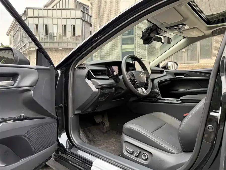 Toyota Camry Camry 2024 Hybrid 2.0HGVP Luxury Edition 2025 — миниатюра 2