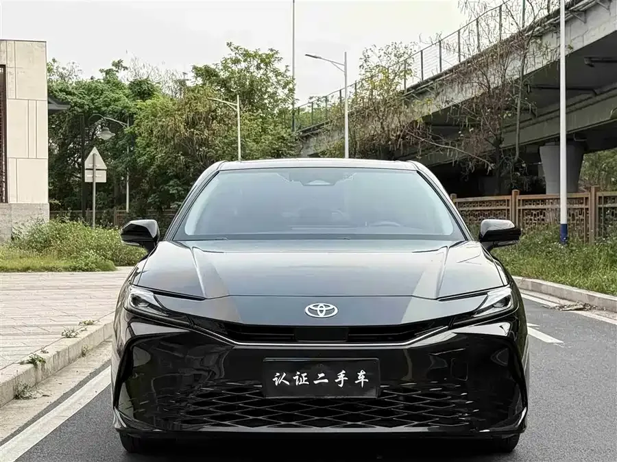 Toyota Camry Camry 2024 Hybrid 2.0HGVP Luxury Edition 2025 — фото 1, купить с доставкой в Москву