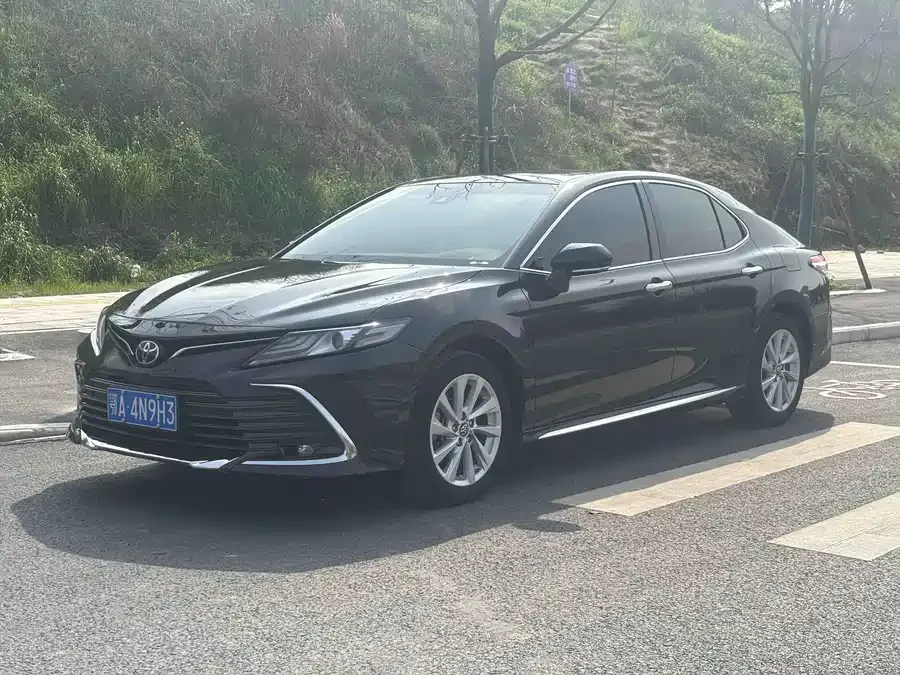 Toyota Camry Camry 2023 2.0G Deluxe Edition 2023 — фото 1, купить с доставкой в Москву