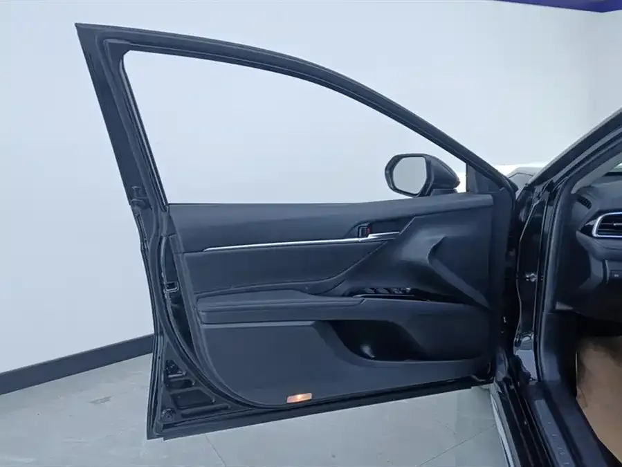Toyota Camry Camry 2023 2.0G Deluxe Edition 2023 — миниатюра 4
