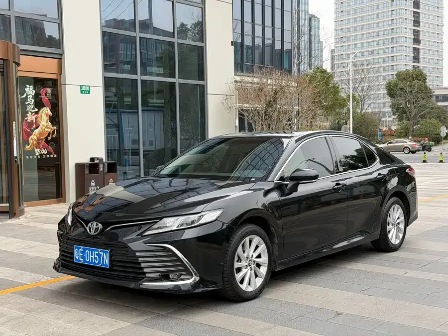 Toyota Camry Camry 2023 2.0GVP Leading Edition 2023 — фото 1, купить с доставкой в Москву