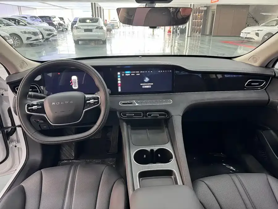 Roewe D7 Roewe D7 2025 DMH 125km World Champion Excellence Edition 2026 — миниатюра 3