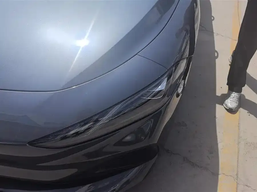 Roewe D7 Roewe D7 2025 DMH 125km World Champion Flagship Edition 2025 — миниатюра 2