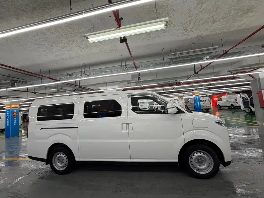 Rich Cars Rich New Energy EC75 Ruichi New Energy EC75 2025 Passenger Smart Supercharging Edition Pioneer Type I 52.16kWh 2025 — миниатюра 3