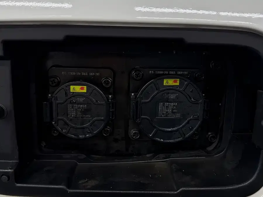 Rich Cars Rich New Energy EC75 Ruichi New Energy EC75 2025 Passenger Smart Supercharging Edition Pioneer Type I 52.16kWh 2025 — миниатюра 4