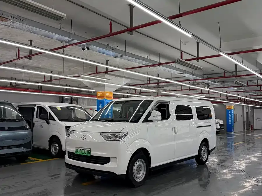 Rich Cars Rich New Energy EC75 Ruichi New Energy EC75 2025 Passenger Smart Supercharging Edition Pioneer Type I 52.16kWh 2025 — фото 1, купить с доставкой в Москву