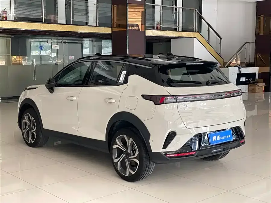 Lynk & Co 06 Lynk & Co 06 2025 Renew 1.5T Halo 2024 — миниатюра 2