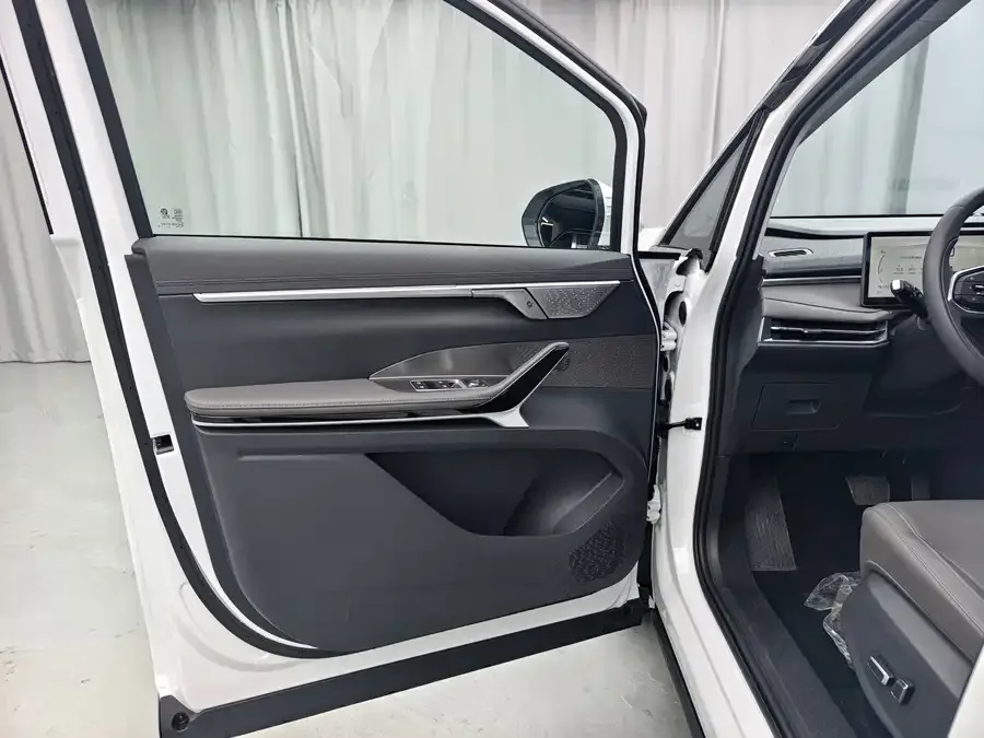 Maxus Dajia 7 Dajia 7 2024 facelift super hybrid long-range version Yuexiang version 2025 — миниатюра 4
