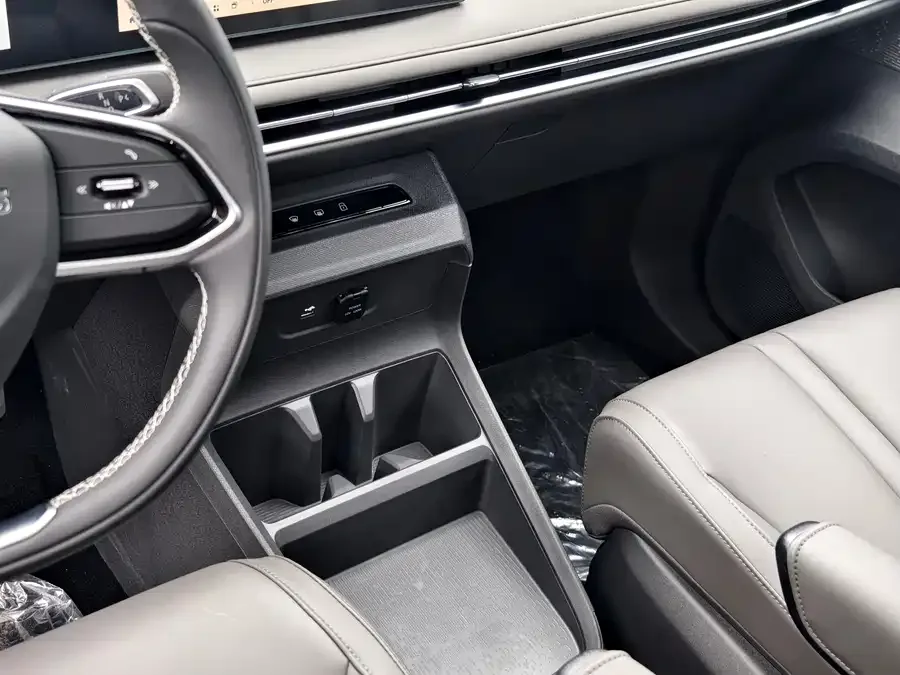 Maxus Dajia 7 Dajia 7 2024 facelift super hybrid long-range version Yuexiang version 2025 — миниатюра 5