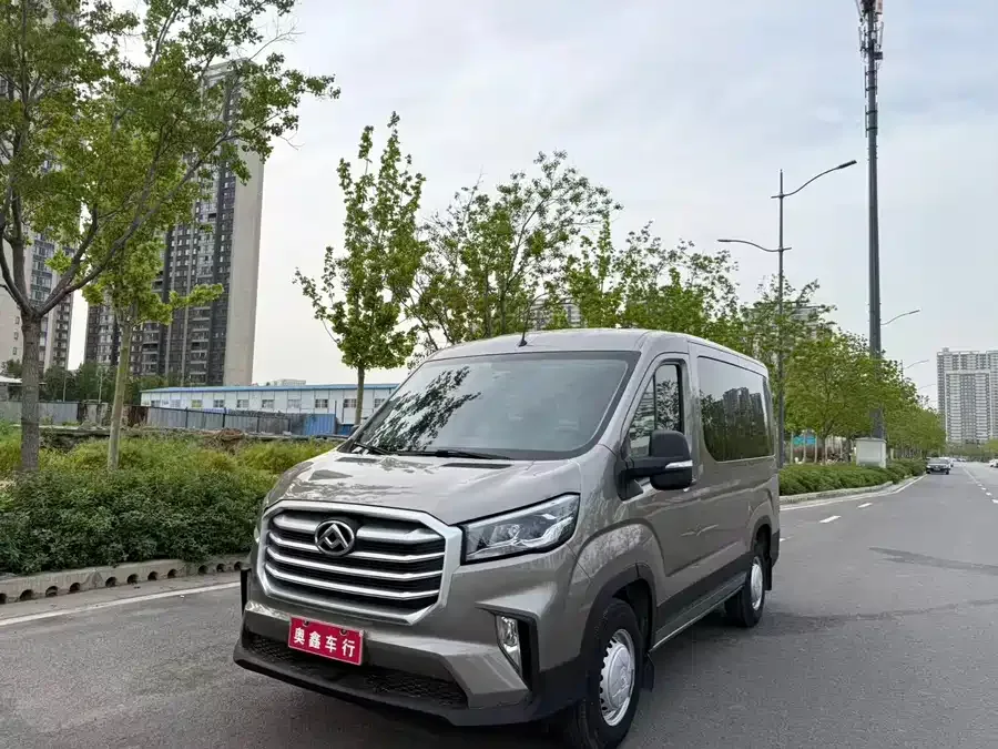 Maxus Xintu V90 Xintu V90 2022 2.0T manual Yunjie front drive short axle mid-top rear single tire 6 seats 2022 — фото 1, купить с доставкой в Москву
