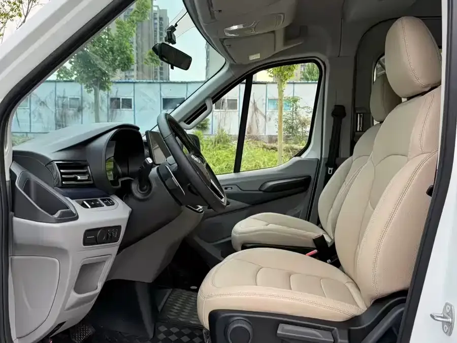 Maxus Xintu V90 Xintu V90 2024 Zhijie 2.0T automatic front-wheel drive long axis high roof rear single tire 6/7 seats 2025 — миниатюра 2