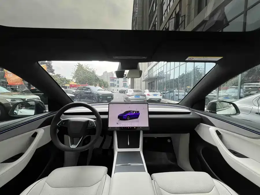 Tesla Model YL Model YL 2025 long-range all-wheel drive version 2026 — миниатюра 2