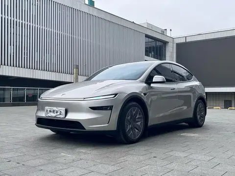 Tesla Model YL 2025 купить в Москве