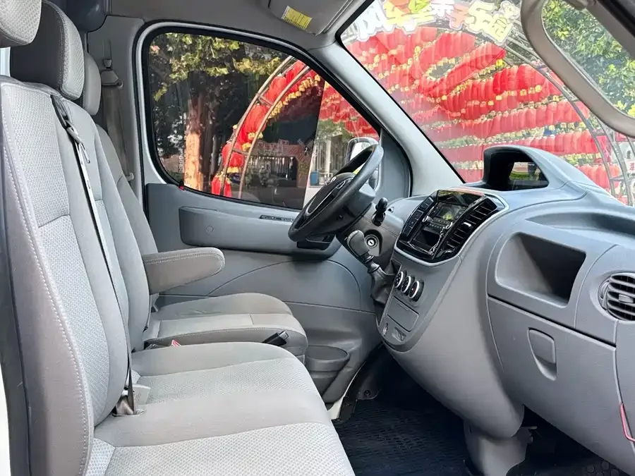 Maxus Xintu V80 Xintu V80 2023 2.0T manual classic city equipped with king short axle mid-top 3 seats 2023 — миниатюра 3