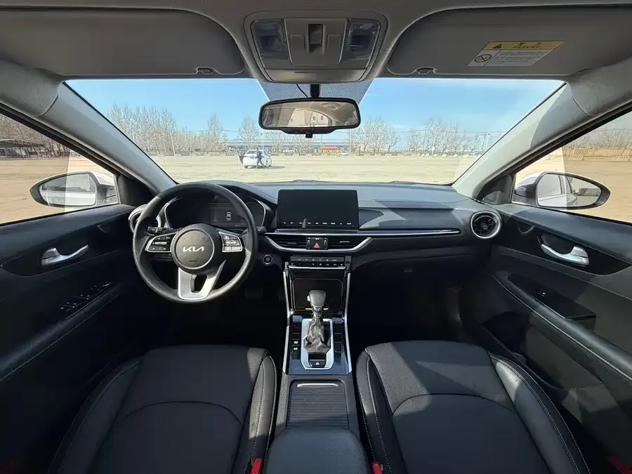 Kia K3 2021 facelift 1.5L CVT fashion version 2022 — миниатюра 3
