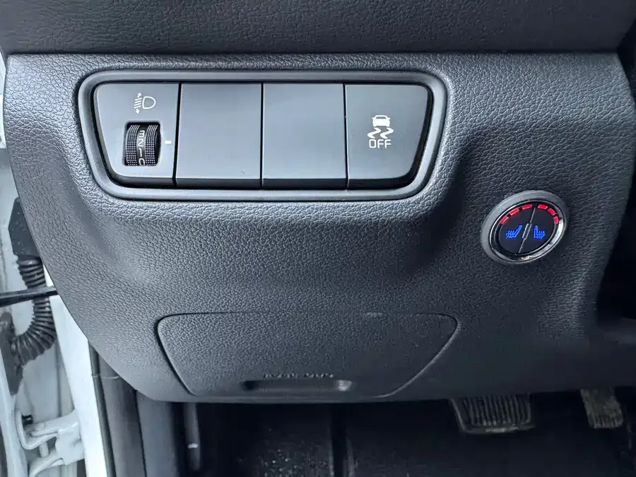 Kia K3 2021 facelift 1.5L CVT fashion version 2022 — миниатюра 3