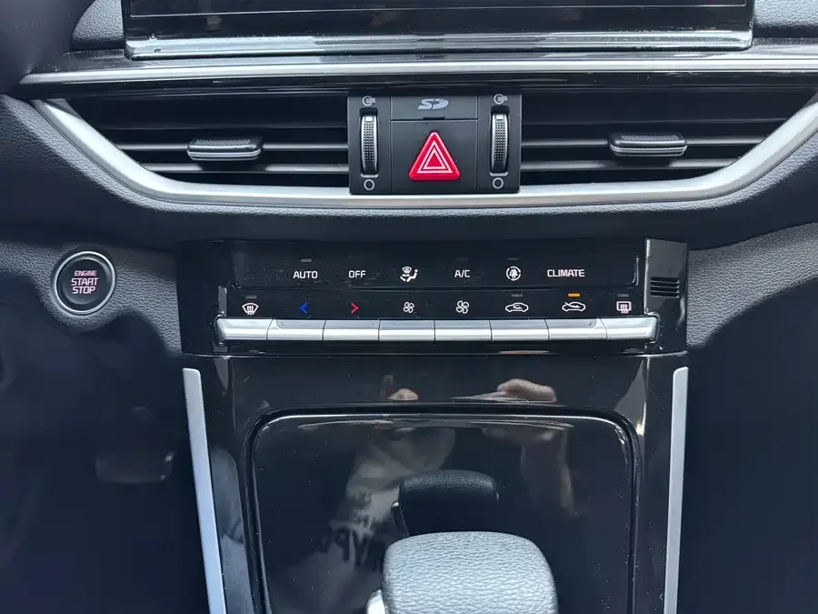 Kia K3 2021 facelift 1.5L CVT fashion version 2022 — миниатюра 4