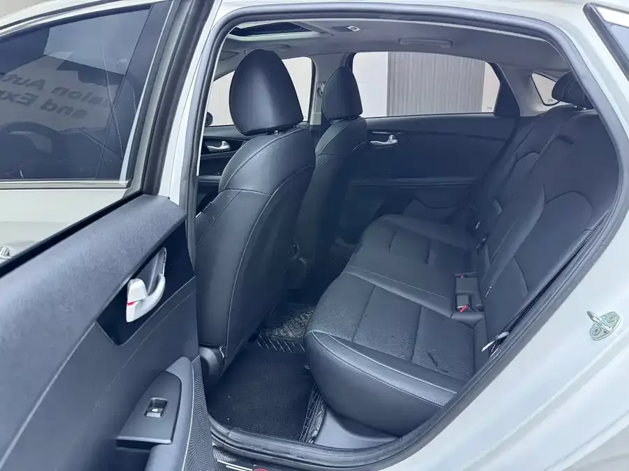 Kia K3 2021 facelift 1.5L CVT fashion version 2022 — миниатюра 5