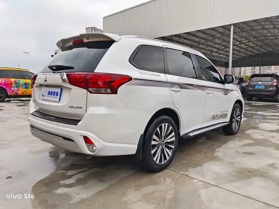 Mitsubishi Outlander Outlander 2021 2.0L 2WD Enjoy Edition 5 Seaters 2022 — миниатюра 2