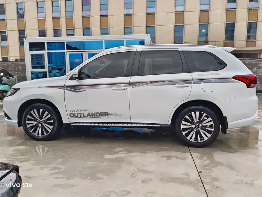Mitsubishi Outlander Outlander 2021 2.0L 2WD Enjoy Edition 5 Seaters 2022 — миниатюра 3