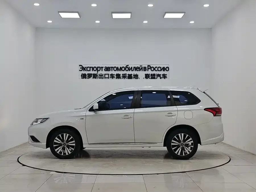 Mitsubishi Outlander Outlander 2021 2.0L 2WD 5-seater 2023 — миниатюра 2