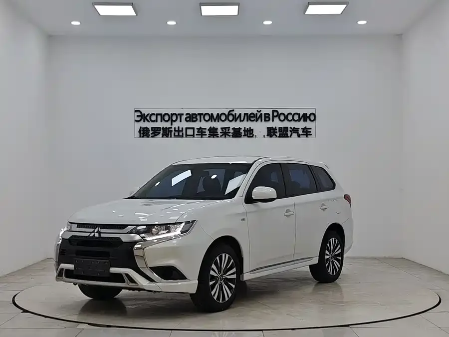 Mitsubishi Outlander Outlander 2021 2.0L 2WD 5-seater 2023 — фото 1, купить с доставкой в Москву