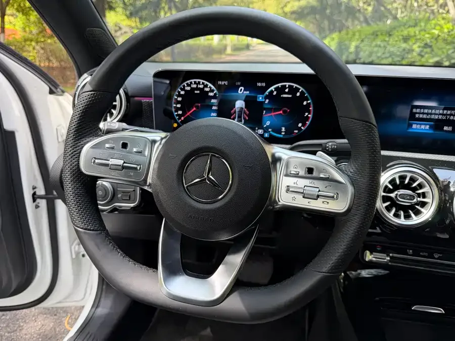 Mercedes-Benz Class A Mercedes-Benz A-Class 2022 Model II A 200 L Sports Sedan Fashion Model 2022 — миниатюра 2
