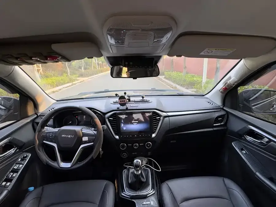 Isuzu D-MAX D-MAX 2021 1.9T manual four-wheel drive diesel Global powerful RZ4E 2022 — миниатюра 2