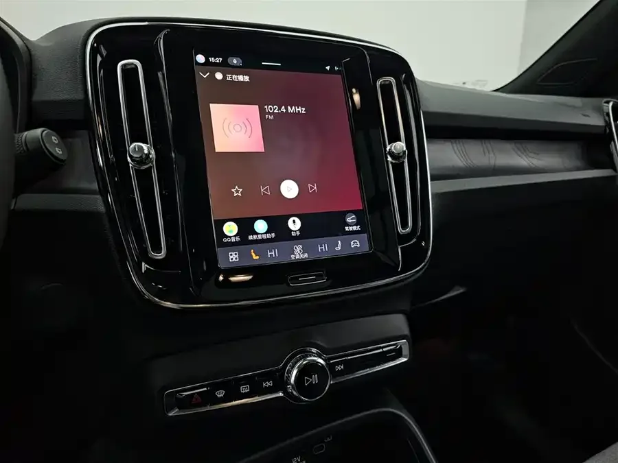Volvo XC40 New Energy 2023 Long Range Edition 2023 — миниатюра 4