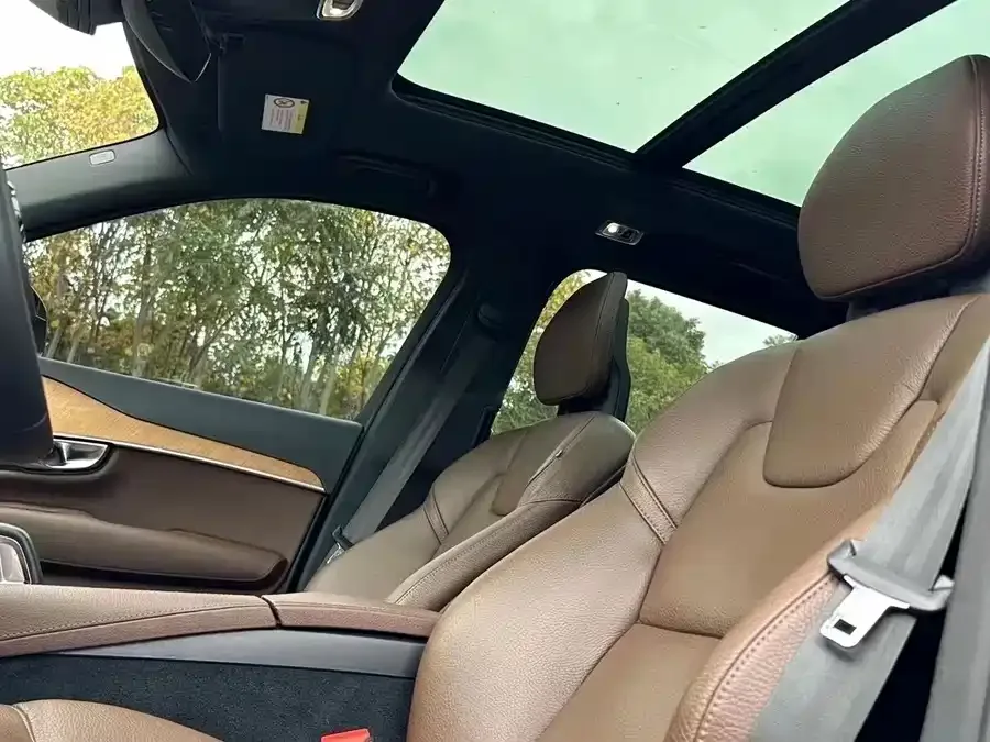 Volvo XC90 2022 B5 Zhixing Deluxe Edition 5-seater 2022 — миниатюра 2