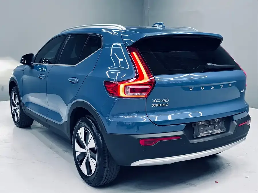 Volvo XC40 2023 B3 Zhiyuan Luxury Edition 2023 — миниатюра 3
