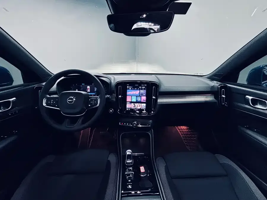 Volvo XC40 2023 B3 Zhiyuan Luxury Edition 2023 — миниатюра 5