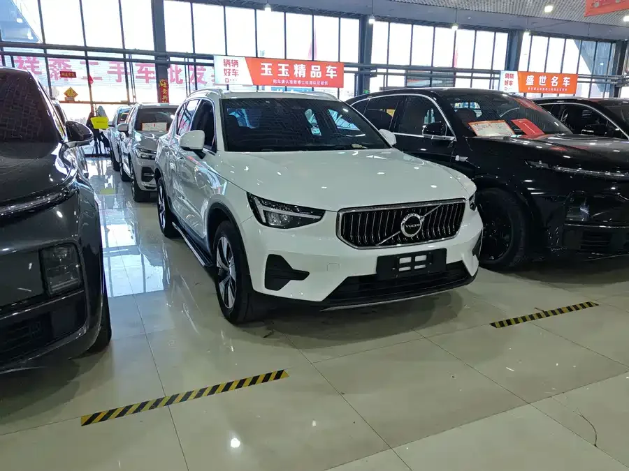 Volvo XC40 2023 B3 Zhiyuan Luxury Edition 2022 — миниатюра 3