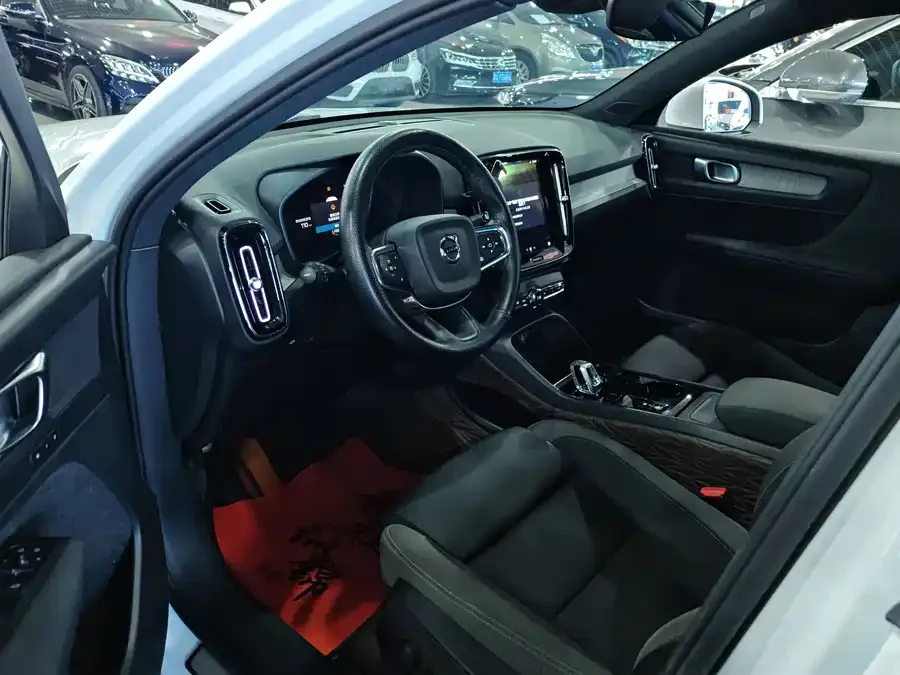 Volvo XC40 2023 B3 Zhiyuan Luxury Edition 2022 — миниатюра 4