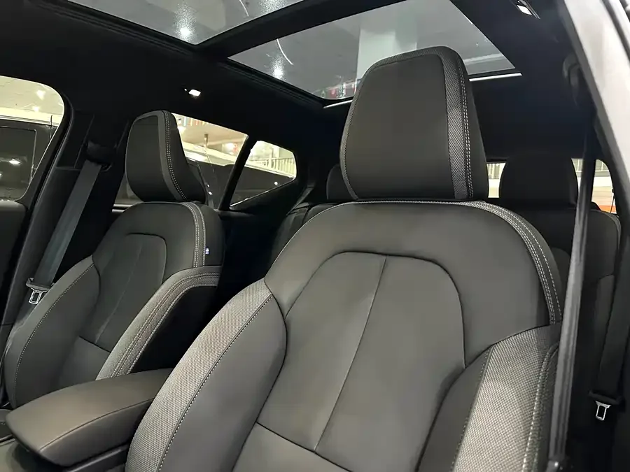 Volvo XC40 2023 B3 Zhiyuan Luxury Edition 2022 — миниатюра 4