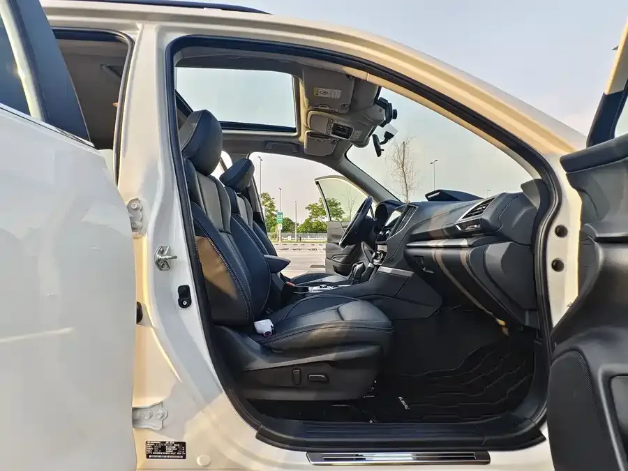 Subaru Forester 2022 Forester 2.0i AWD Ultimate Edition EyeSight 2022 — миниатюра 5