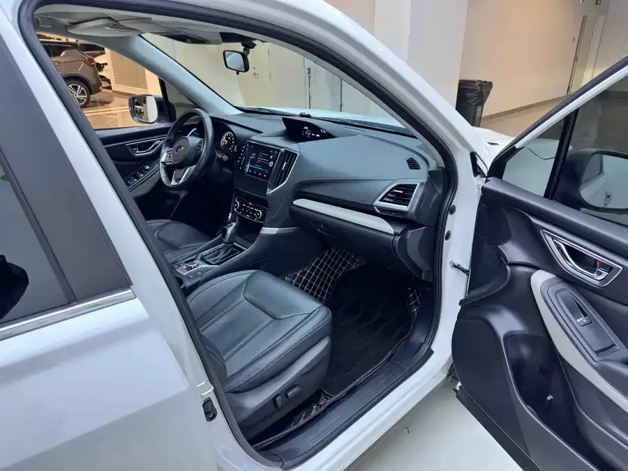 Subaru Forester 2022 Forester 2.0i AWD Ultimate Edition EyeSight 2022 — миниатюра 5