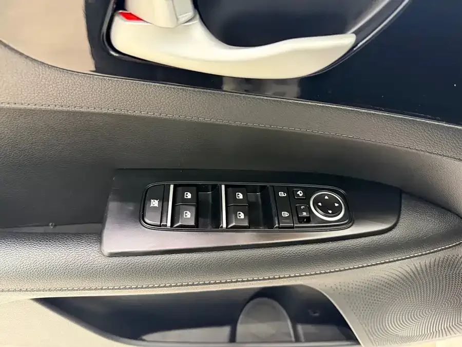 Kia K3 2021 facelift 1.5L CVT fashion version 2023 — миниатюра 4