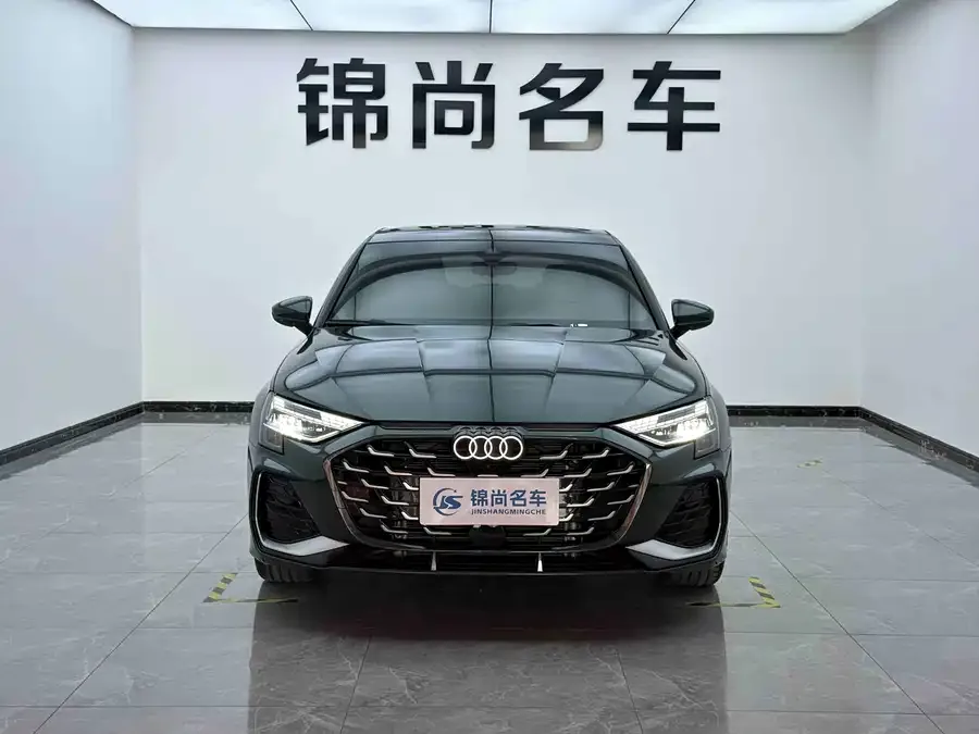 Audi A3 2026 Sportback 35TFSI Flying Spur Luxury Edition 2026 — миниатюра 3
