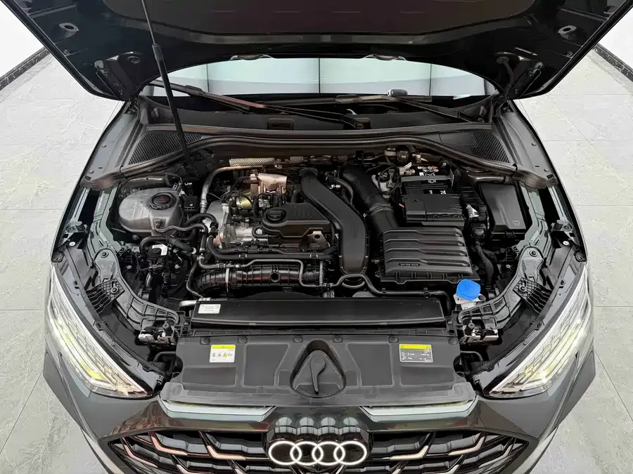 Audi A3 2026 Sportback 35TFSI Flying Spur Luxury Edition 2026 — миниатюра 4