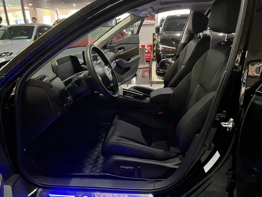 Honda Accord Accord 2025 Sports Series 260TURBO Luxury Edition 2026 — миниатюра 2