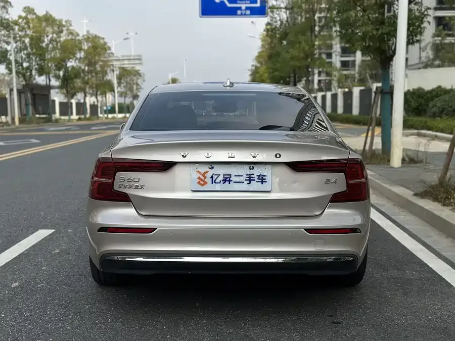 Volvo S60 2024 B4 Zhiyuan Luxury Edition 2024 — миниатюра 2