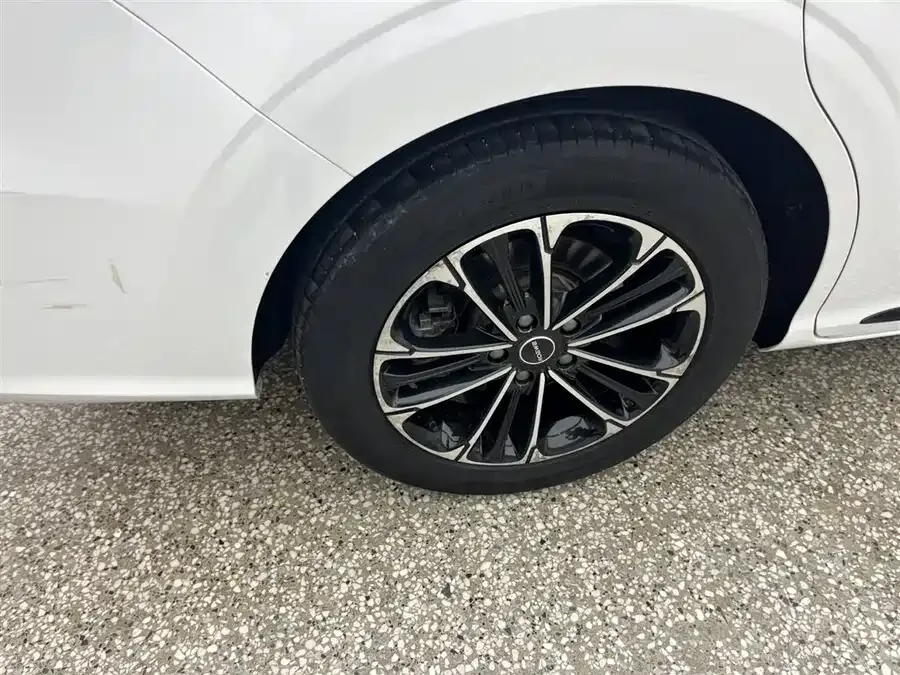 Roewe iMAX8 Roewe iMAX8 2021 400TGI Supreme Series Honor Edition 2022 — миниатюра 2