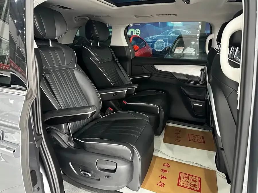 Roewe iMAX8 Roewe iMAX8 2022 400TGI flagship version 2023 — миниатюра 4