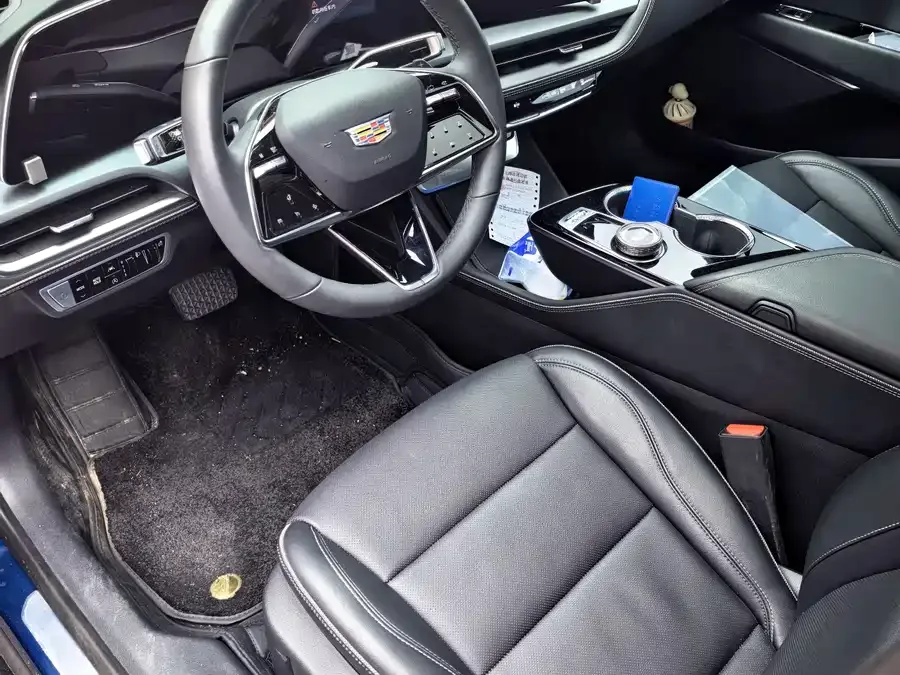 Cadillac GT4 2023 25T Luxury Edition 2023 — миниатюра 2