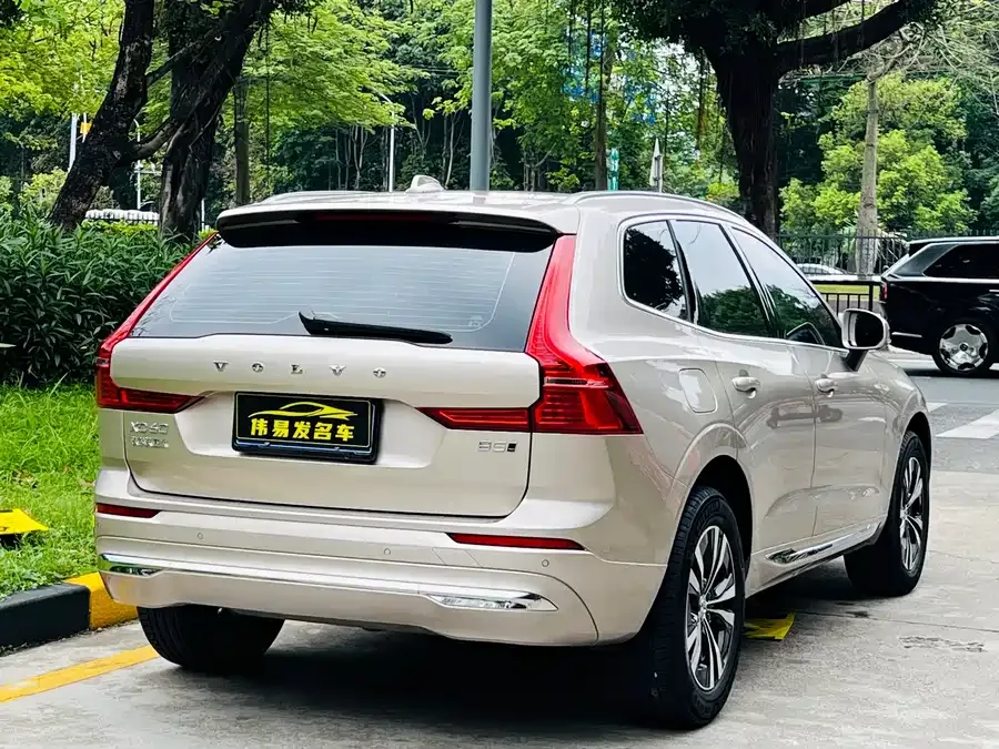 Volvo XC60 2025 B5 4WD Zhiyi Luxury Edition 2025 — миниатюра 2