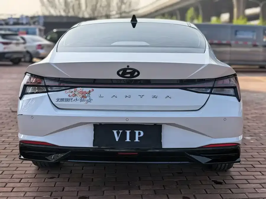 Hyundai Elantra Elantra 2023 1.5L CVT LUX Premium Edition 2022 — миниатюра 2